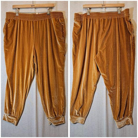 Fabletics Womens Luxe Velour Jogger Active Lounge Crop Pant Light Honey Gold 2X - Picture 1 of 7